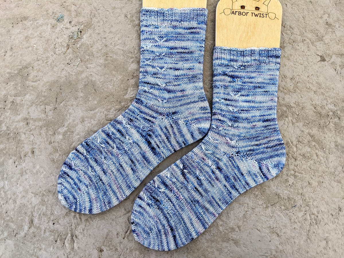 Simple Flock Socks: Free toe-up sock knitting pattern with a short-row heel